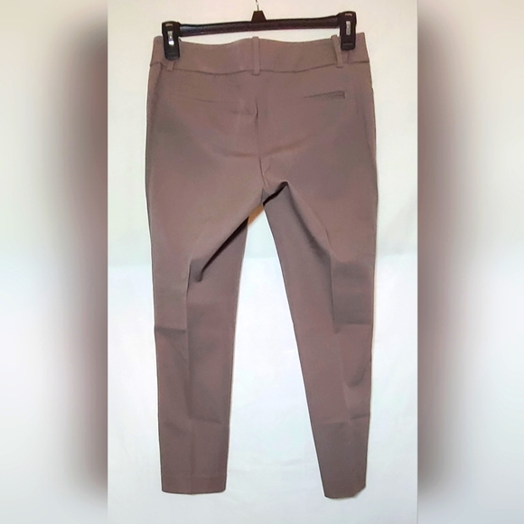 Mossimo Ladies Tan Stretch Extendable Capri Pants Size 8 - Picture 2 of 3